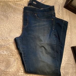 Levi’s pull on skinny